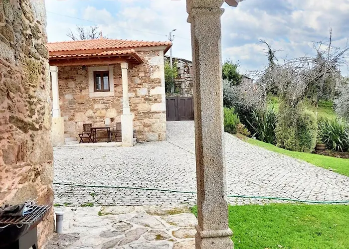 Elegant Near With Private Pool *