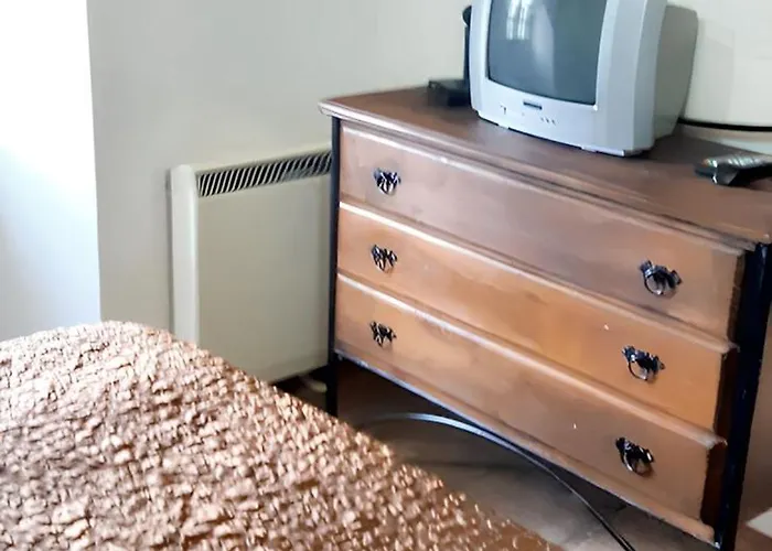 Elegant Near With Private Pool